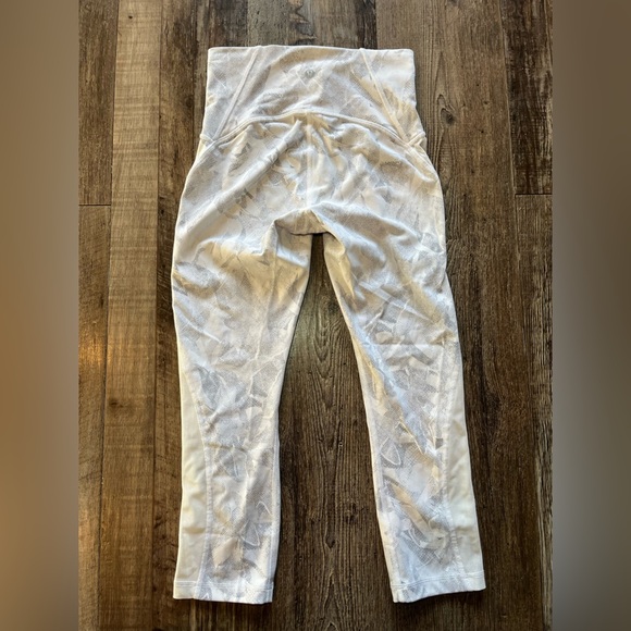Lululemon Train Times Crop *21" Jasmine White Multi Size 4 - Picture 5 of 6